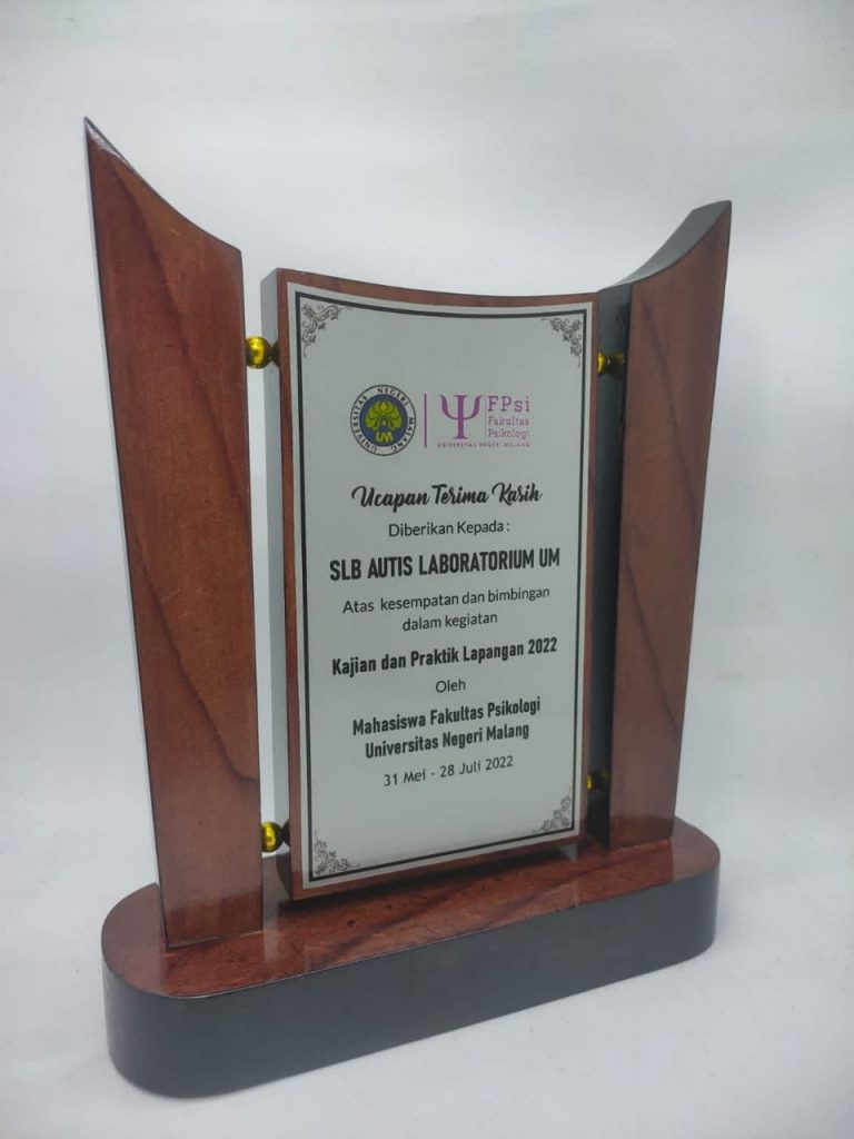 Box Plakat Kayu
