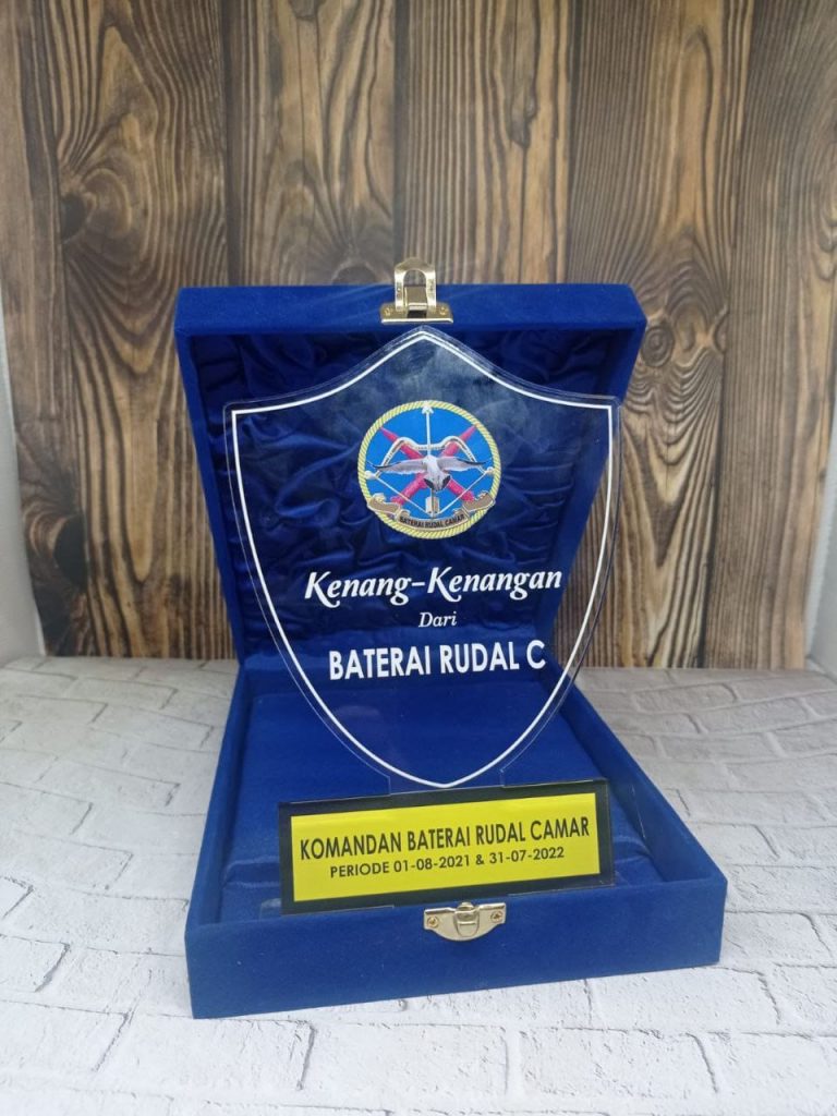 Bikin plakat kaca Malang